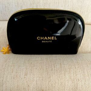 Chanel cosmetics bag ( small)